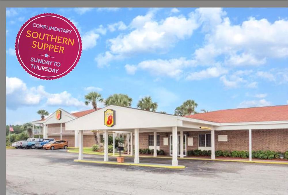 Super 8 By Wyndham Lake City Exterior photo