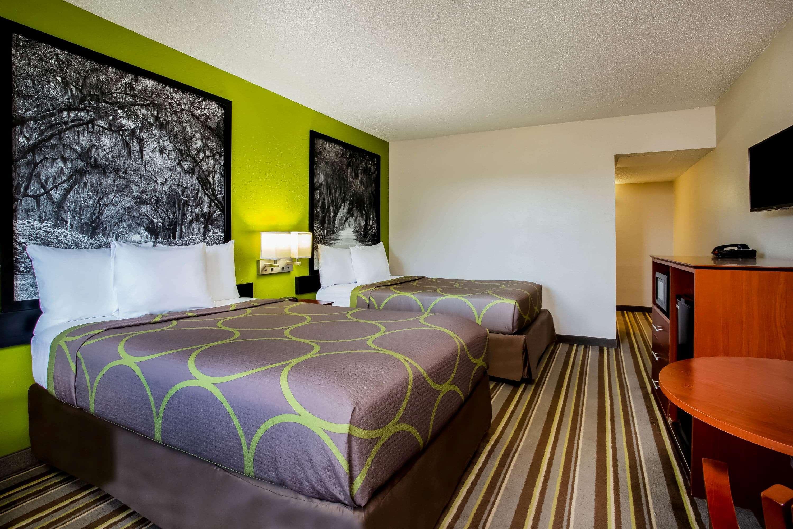 Super 8 By Wyndham Lake City Exterior photo