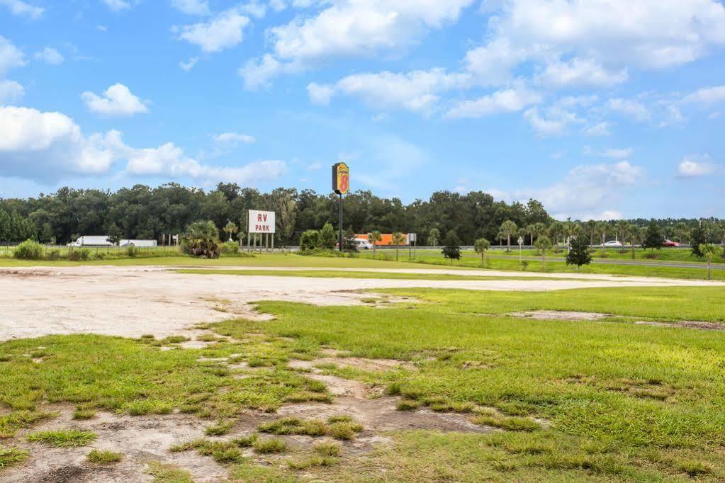 Super 8 By Wyndham Lake City Exterior photo